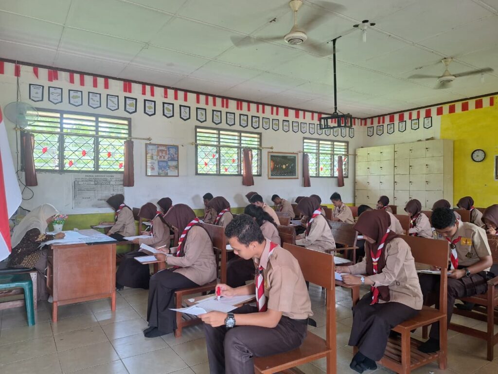SMA ruang kelas (4)