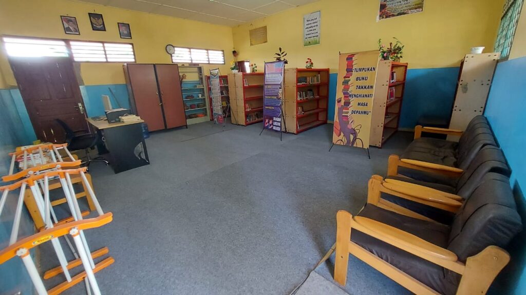 SMA ruang perpustakaan